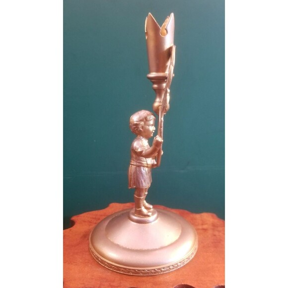 Vintage Cromwell Plate Co. Candlestick Boy Holding Hoop & Laurels 6.5" - Picture 4 of 7